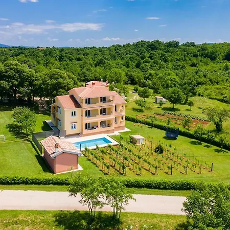 Villa Green Holiday