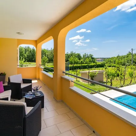 Villa Green Holiday 빌라 Barban