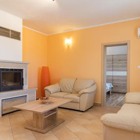 Villa Green Holiday